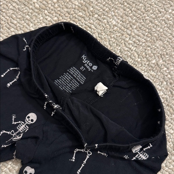Kyte Baby Black Skeleton Pajamas, 3T, Long Sleeve Pants Set, Halloween 2025 - Picture 5 of 5